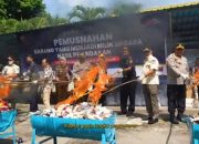 Bea Cukai dan Satpol PP NTB Musnahkan Barang Ilegal Bernilai Miliaran Rupiah