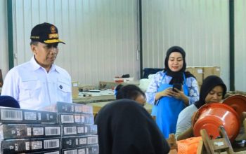 Kasat Pol PP NTB Meninjau Produksi Rokok (APHT) di Paok Motong
